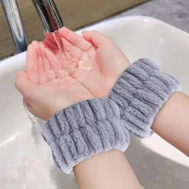 Color: WHITE, Ships From: ITALY - 2pc Wrist Washing Belt Soft Microfiber Towel Wristbands For Washing Face Water Absorption Washing Prevent Wetness Wrist Washband
