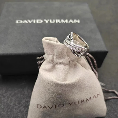 Gem Color: Green, Ring Size: 8 - Get Your Sparkle On With 2024'S Latest Fashion Accessory - S925 Silver Dy Ring With Jewel Accents!