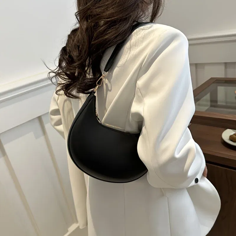 Color: black - New Fashionable High-end Moon-shaped Baseball Bag, Showing Luxury, Women's Single Shoulder Bag