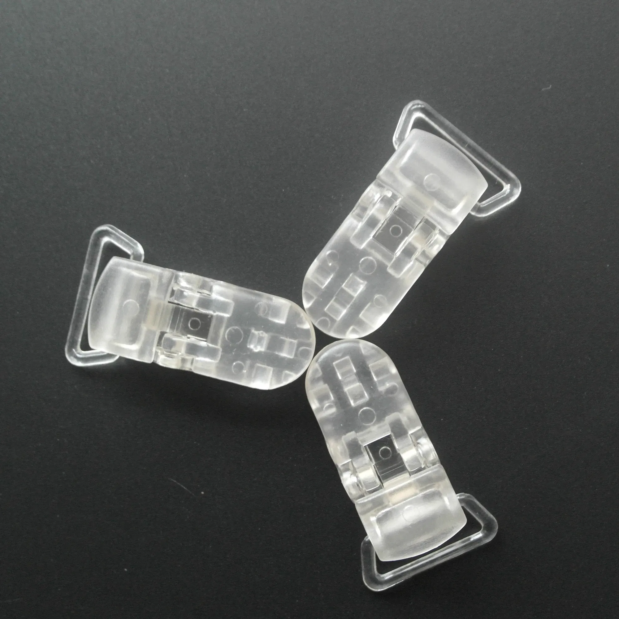 Color: Light Blue - Sutoyuen 40pcs Hot D Shape Kam Plastic Pacifier Clips Plastic Baby Soother Dummy Suspender Chain Holder Clips for 20mm Ribbon