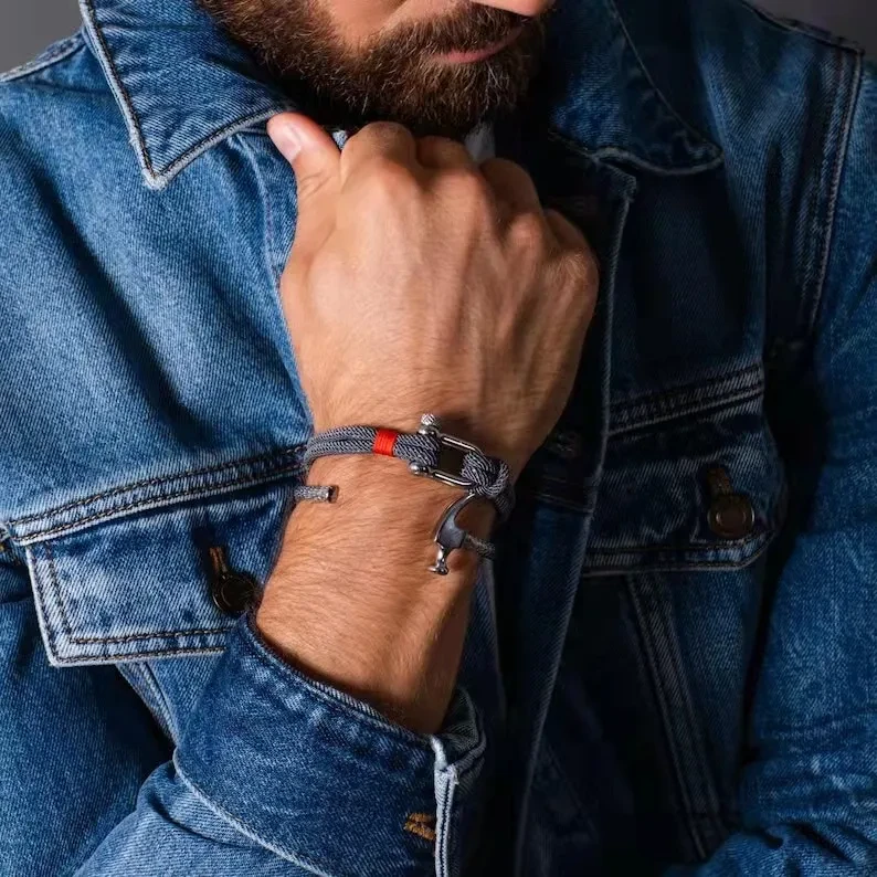 Luxurious Alchor Navy Shackle Bracelet