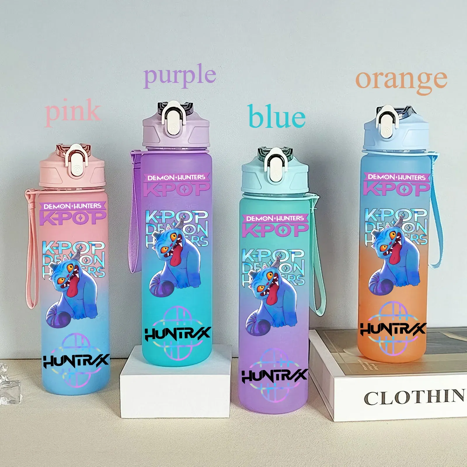 Color: GRAY, Size: 40cm - 750ML K-pop Demon Hunters HUNTR X Rumi Mira Zoey Jinu Celine Kpop Plastic Water Cup K Pop Drinking Bottle School Huntrix Gourde