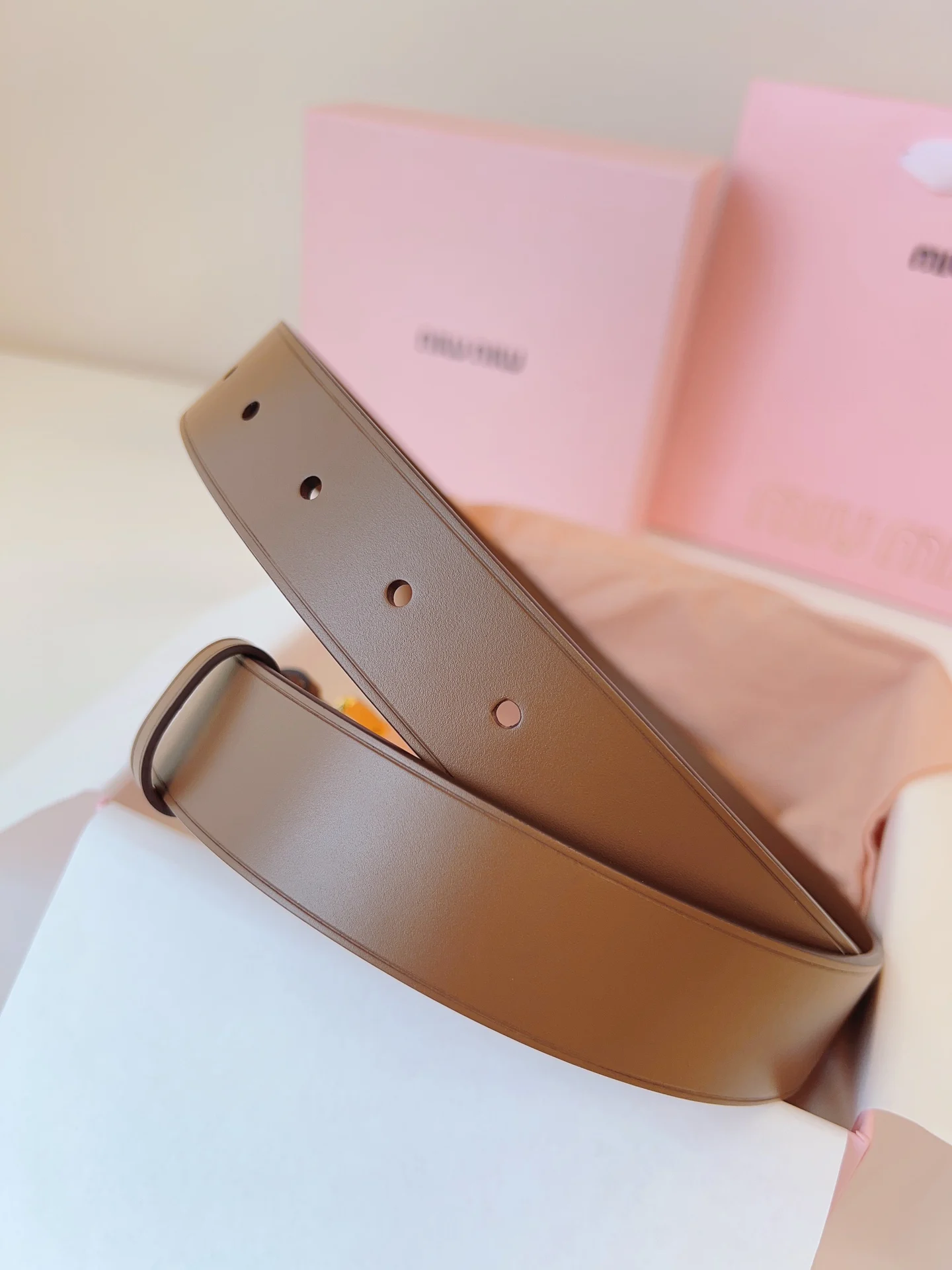 Color: WHITE, Belt Length: 85cm - Versatile and Practical, This Luxury Belt for Women Is A Must-have Gift That Easily Complements Any Style for Casual Elegance.