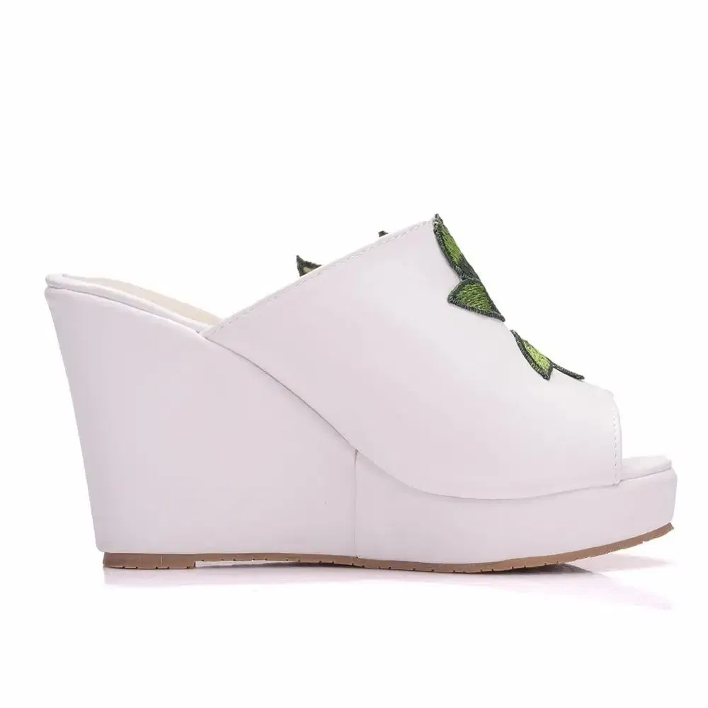 Color: black, Shoe Size: 34 - Crystal Queen Black White Peep Toe Platform Wedges High Heels Slippers Beach Sandals Women Lace Flower