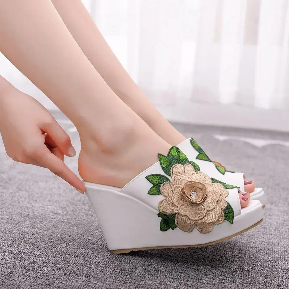 Color: black, Shoe Size: 39 - Crystal Queen Black White Peep Toe Platform Wedges High Heels Slippers Beach Sandals Women Lace Flower