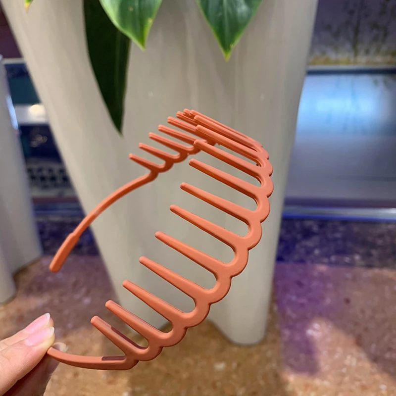 Color: Red - Resin Hair Comb Hairbands Hair Accessories Matte Hair Hoop with Teeth Non-slip Head Hoop Frosted Makeup Dressing Thin Headband