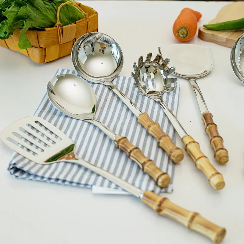 Color: light green - Natural bamboo handle stainless steel frying shovel Japanese-style soup spoon Creative new colander shovel kitchen utensils set