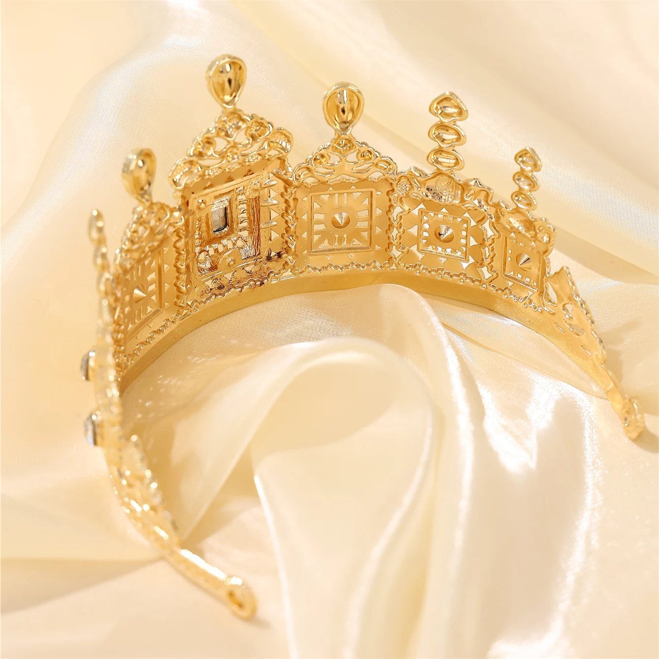 Metal color: Gold-color - European Princess Queen Round Headdress Moroccan Bride Crystal Crown King Bride Headdress Wedding Hair Accessories
