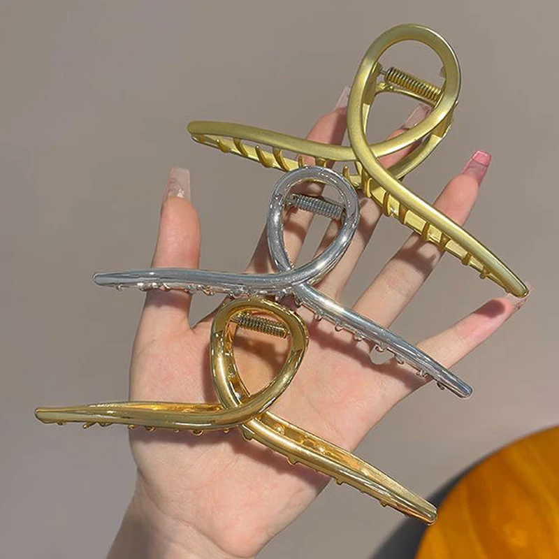 Color: Silver - Korean Style Fashion Cool Metal Hair Claws Temperament Personality Shark Clips For Women Simple Headwear Hair Accessories