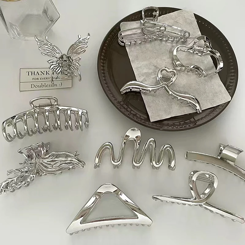 Color: Silver - Korean Style Fashion Cool Metal Hair Claws Temperament Personality Shark Clips For Women Simple Headwear Hair Accessories