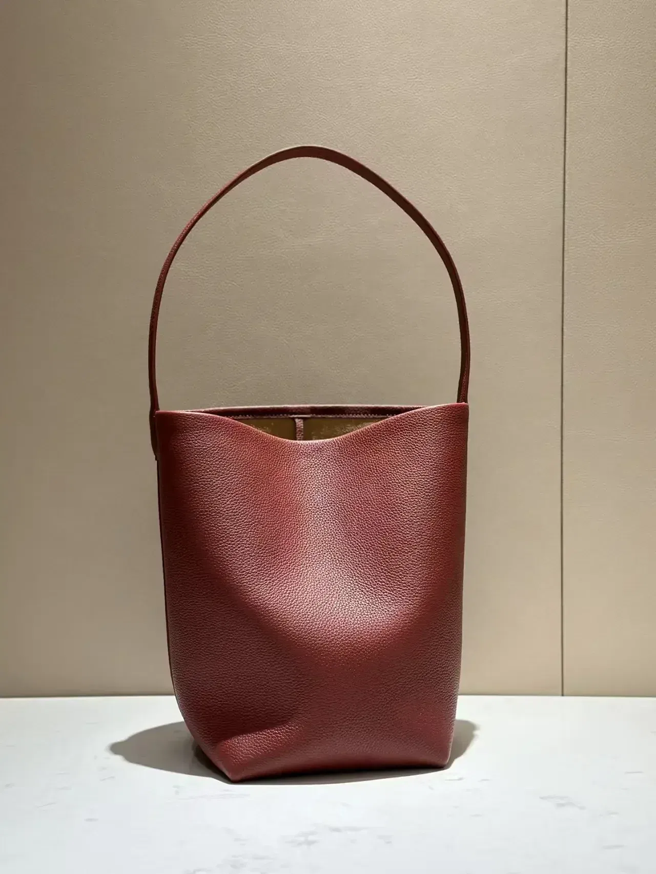Color: Blue, Size: Extra Large - High Quality Classic Water Bucket Bag Lychee Patterned Top Layer Cowhide Shoulder Bag Women's Commuting Bag Large capacity